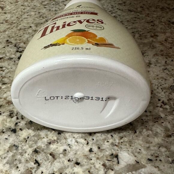 Young Living Thieves Foaming Hand Soap 8oz - Picture 3 of 4